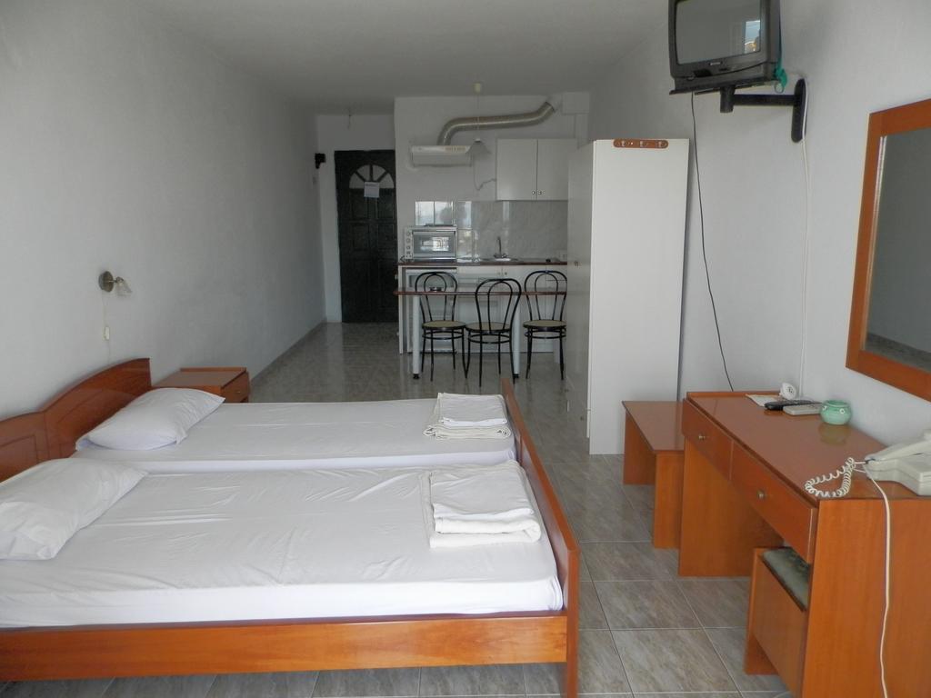 Apollon Hotel Méthana Quarto foto
