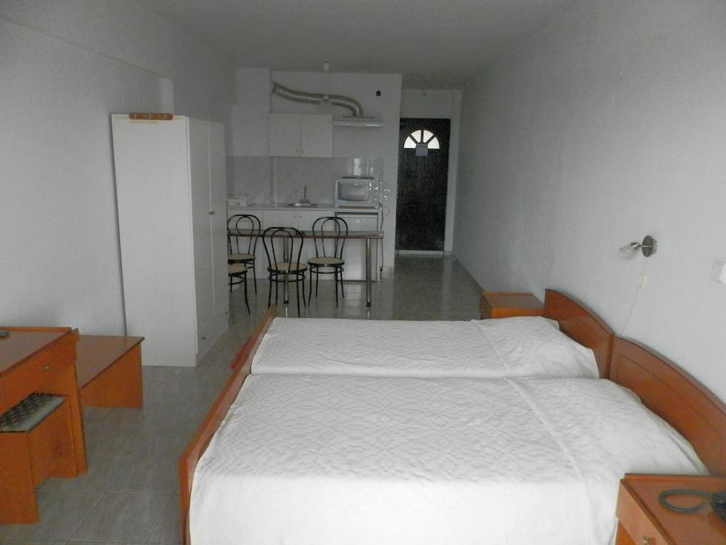 Apollon Hotel Méthana Quarto foto